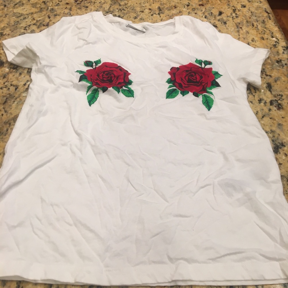 Rose tits teeshirt size XS red roses white shirt